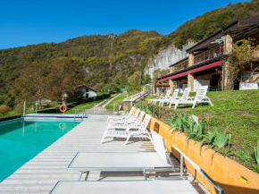 Lake view Chalet in Lombardy with Swimming Pool Marone
